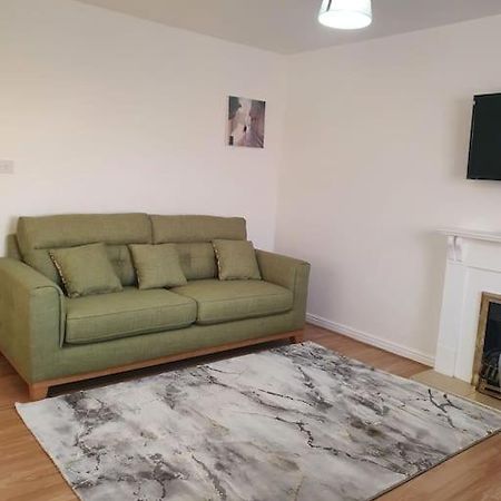 Lovely 2-Bedroom Condo With Indoor Fire Place London Exterior photo