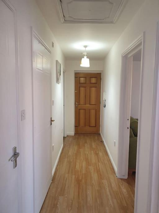 Lovely 2-Bedroom Condo With Indoor Fire Place London Exterior photo