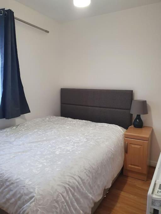 Lovely 2-Bedroom Condo With Indoor Fire Place London Exterior photo