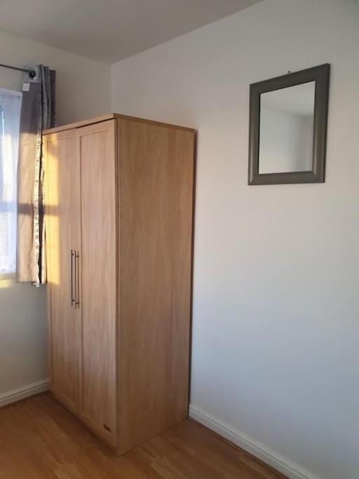 Lovely 2-Bedroom Condo With Indoor Fire Place London Exterior photo