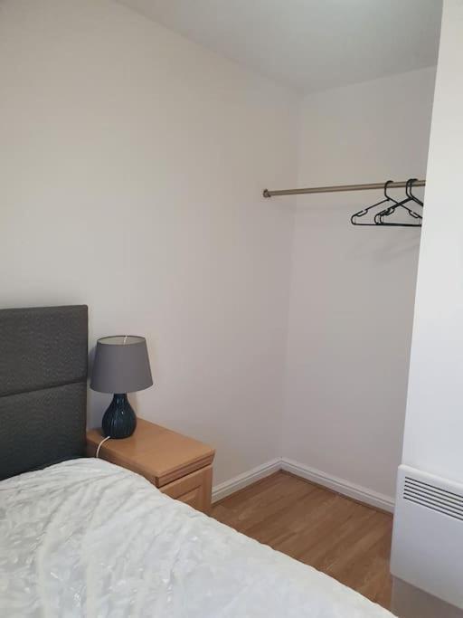 Lovely 2-Bedroom Condo With Indoor Fire Place London Exterior photo