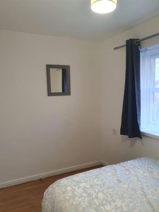 Lovely 2-Bedroom Condo With Indoor Fire Place London Exterior photo