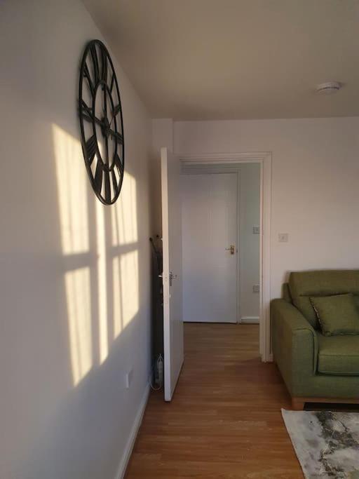 Lovely 2-Bedroom Condo With Indoor Fire Place London Exterior photo